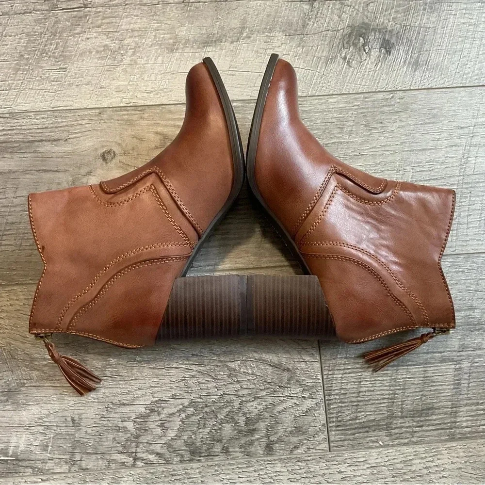 CL By Chinese Laundry Tassel Accent Cognac Burnished Western Ankle Boot Size 6.5